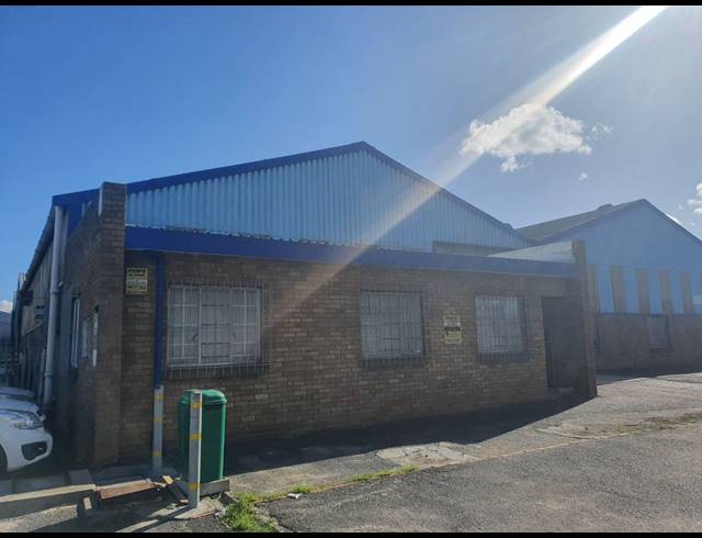 440M² FACTORY RENTED IN TRIANGLE FARM